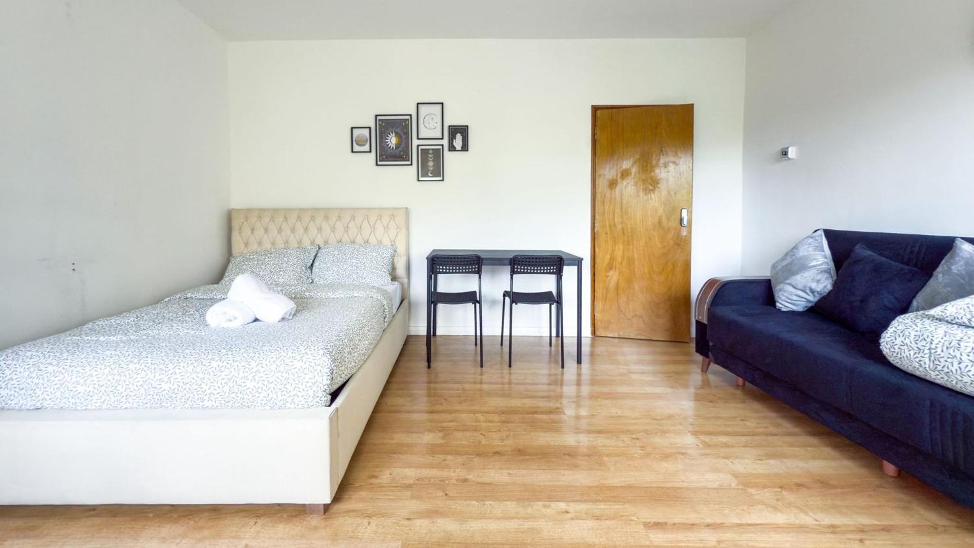 Ec1v Guest house