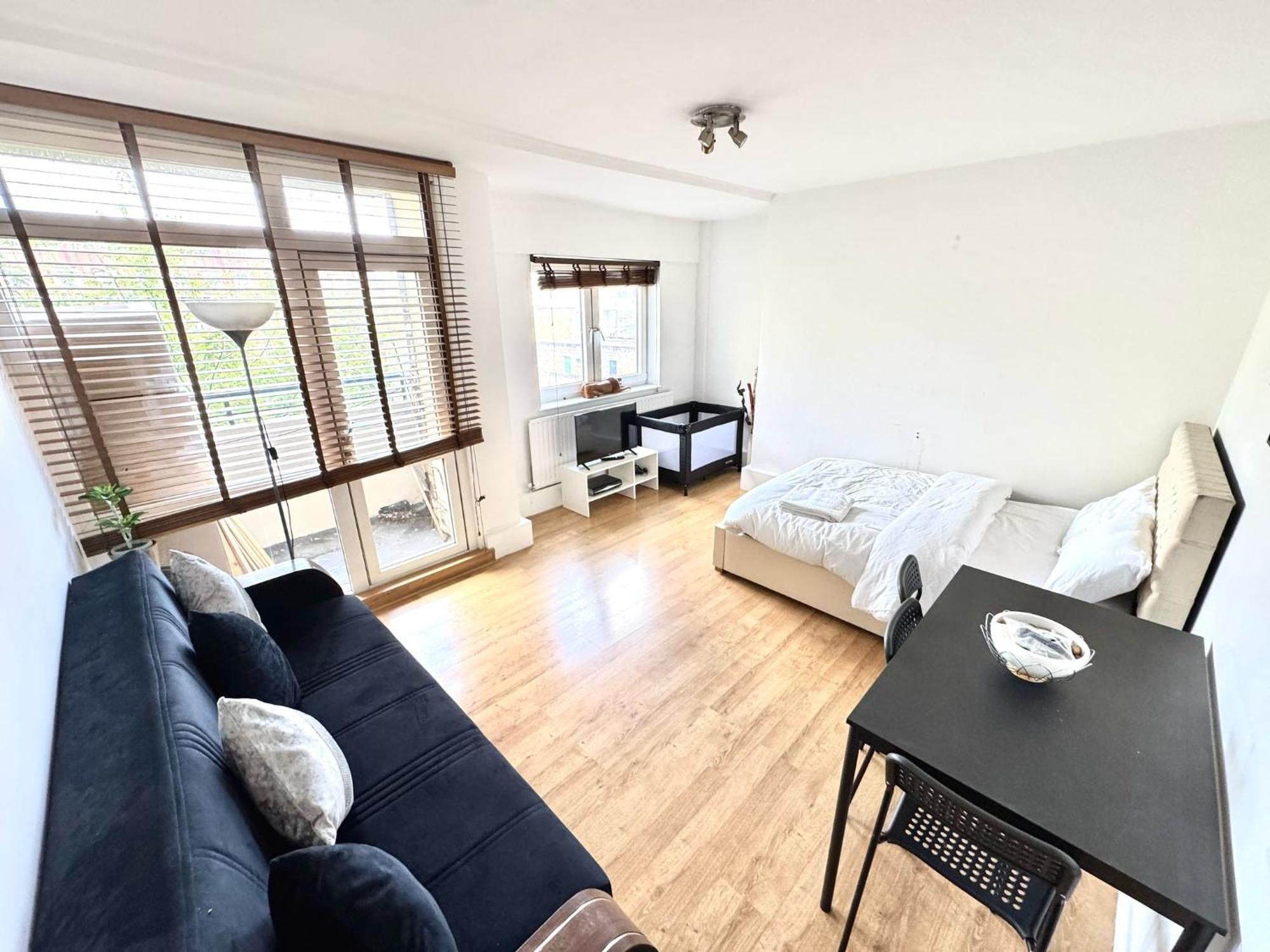 Ec1v Guest house